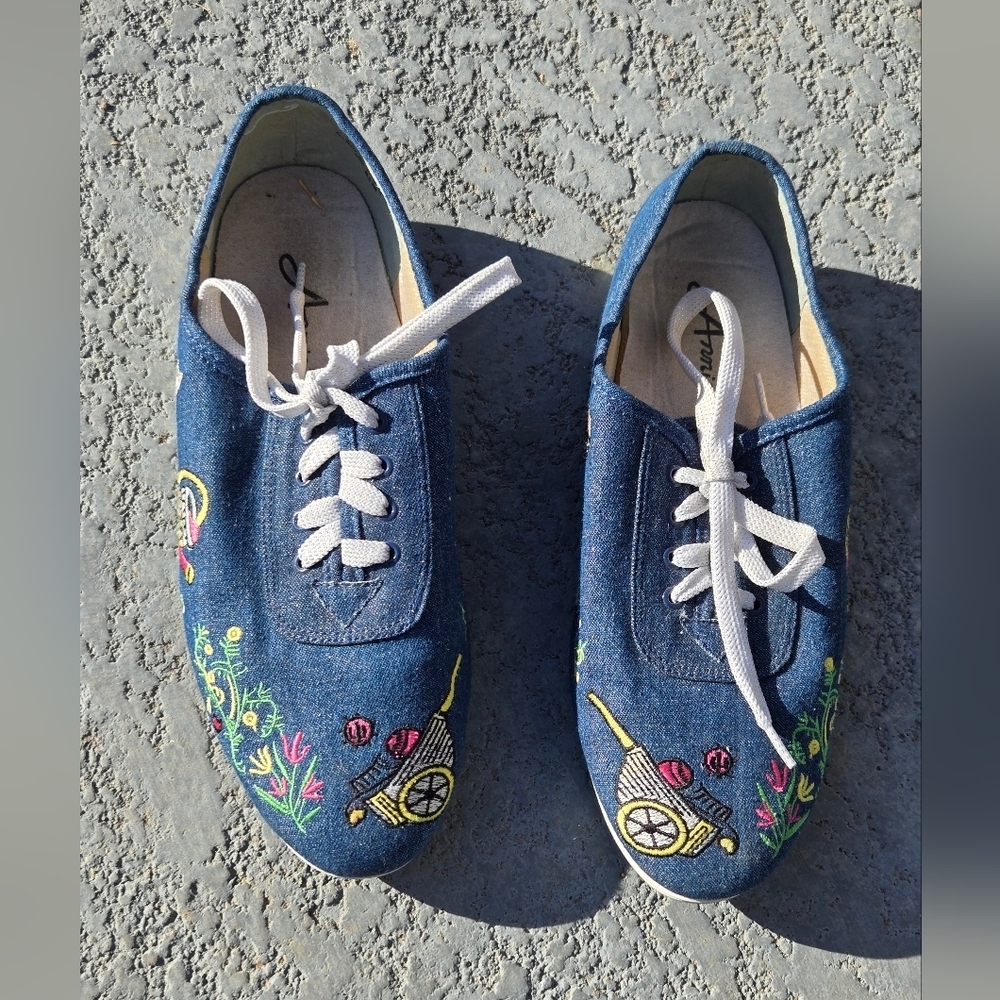 Embroidered Blue Denim Sz 8.5  Sneakers  Flower Garden Pet Bird Fence